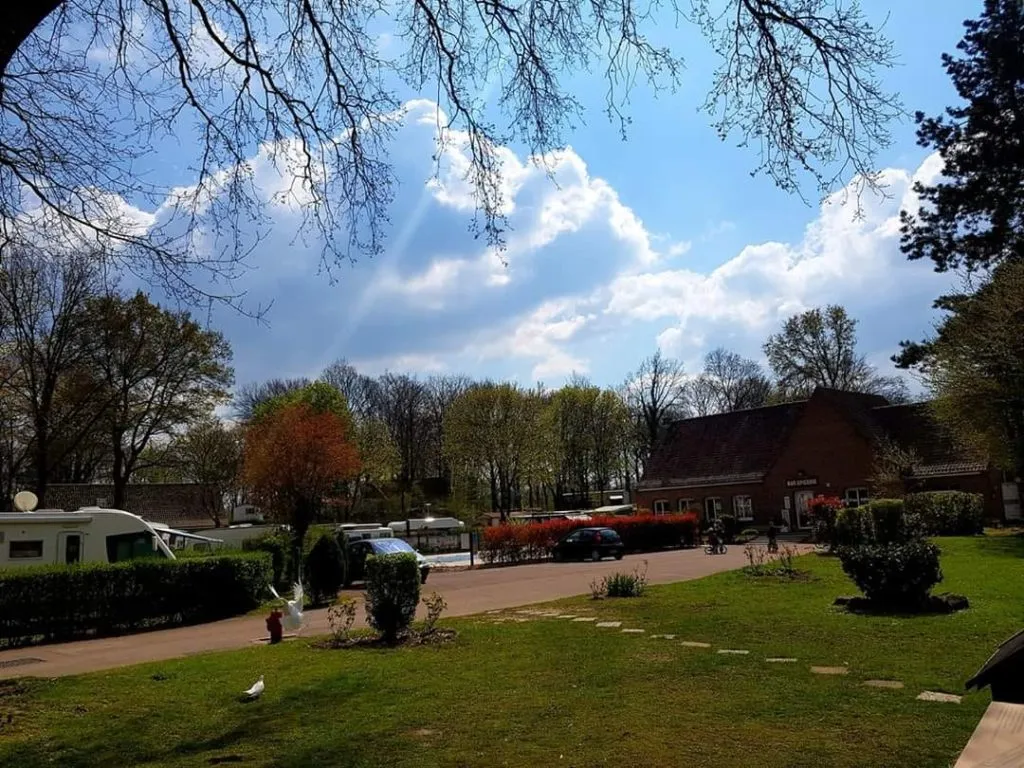 Camping 4 étoiles Le Mont des Bruyères avec piscine chauffée