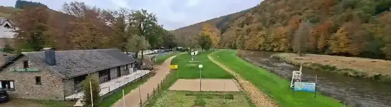 Campingplatz am Ufer der Semois – Blaue Zone Poupehan Belgische Ardennen