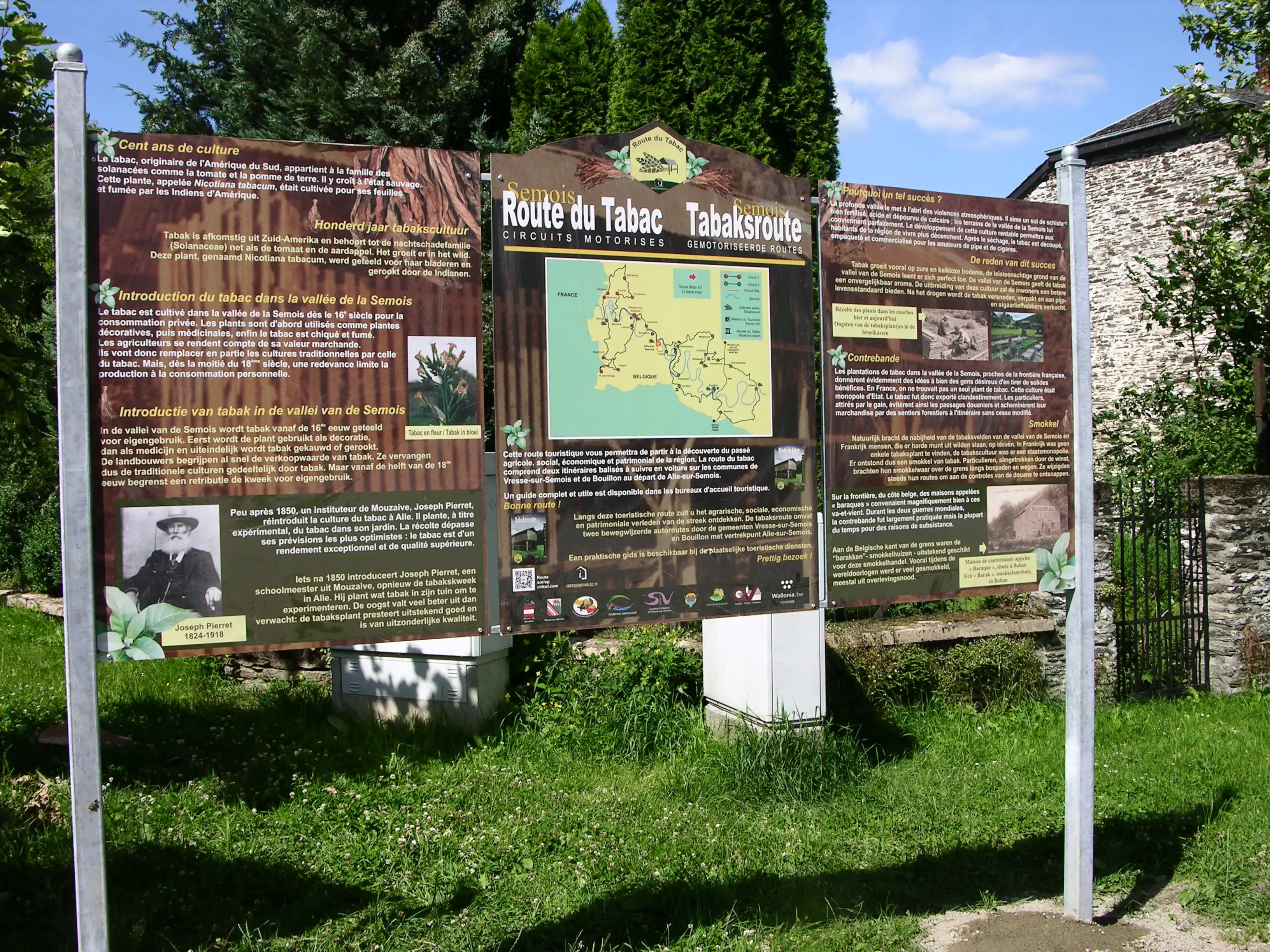 Alter typischer Ardenner Tabakschuppen mit seinen traditionellen Trocknern