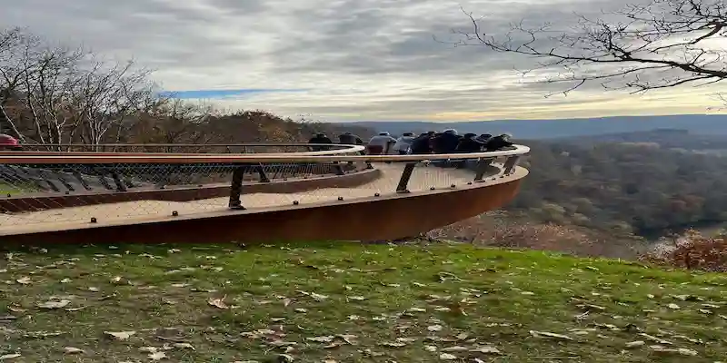 Freier Blick auf die Ardennenhügel vom Belvedere