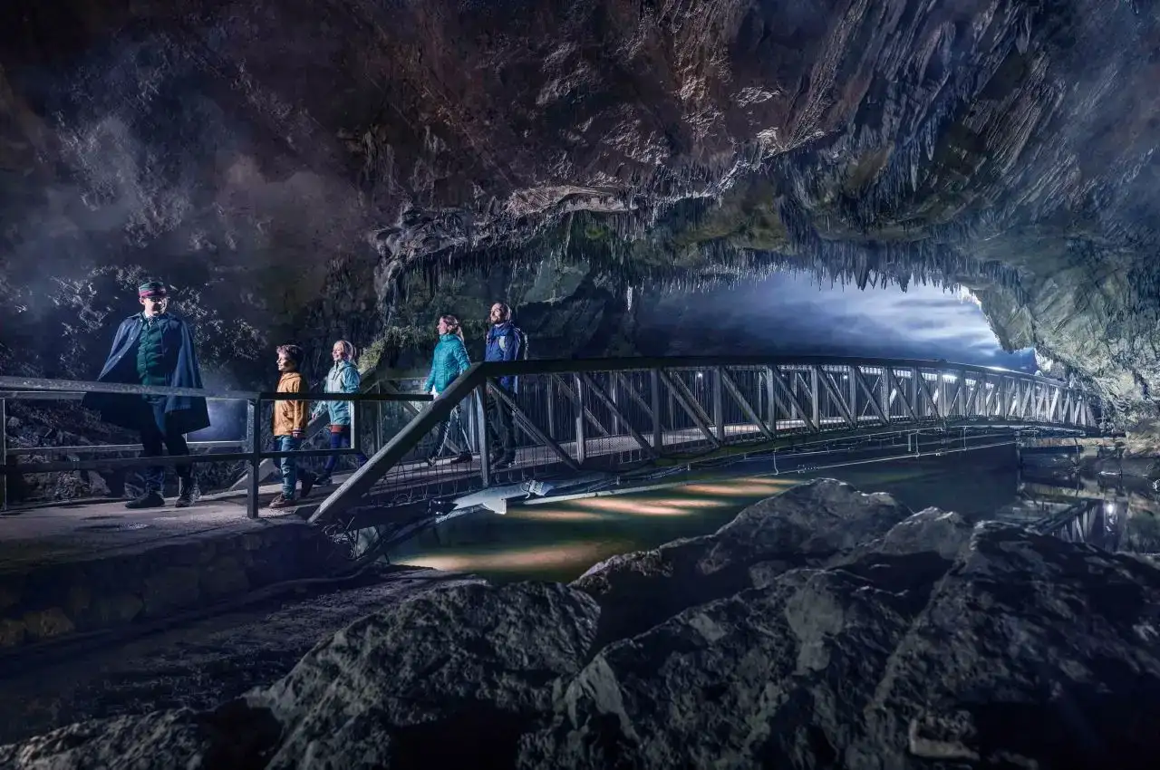 Rock formations in the Caves of Han