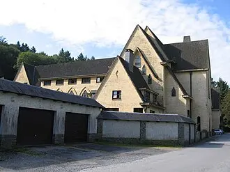 Abtei Notre-Dame de Cordemois in der Semois-Schleife – Fassade Henri Vaes (1930-1935)