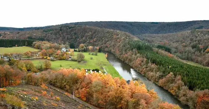 Herbeumont – La Semois serpentant autour du village