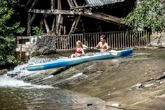 Départ kayak à Houyet sur la Lesse &mdash; falaises calcaires Ardenne