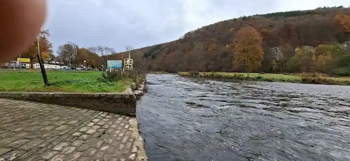 Camping Semois panorama herfst – uitzicht vanaf de brug richting Bohan en Vresse