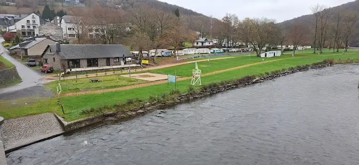 Semois en dorp Poupehan – camping Ardennen herfst