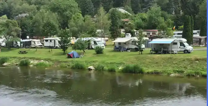 Natuurcamping aan de oevers van de Semois in de Ardennen