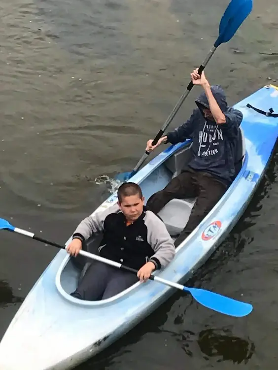 Zonnebescherming in kajak