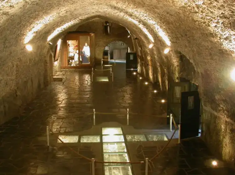 Détails architecturaux des remparts du Château de Bouillon